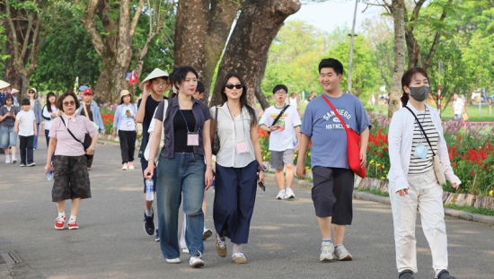 Korean visitors touring the Imperial Citadel at the start of the Binh Ngo Lunar New Year. Photo: Minh Tam